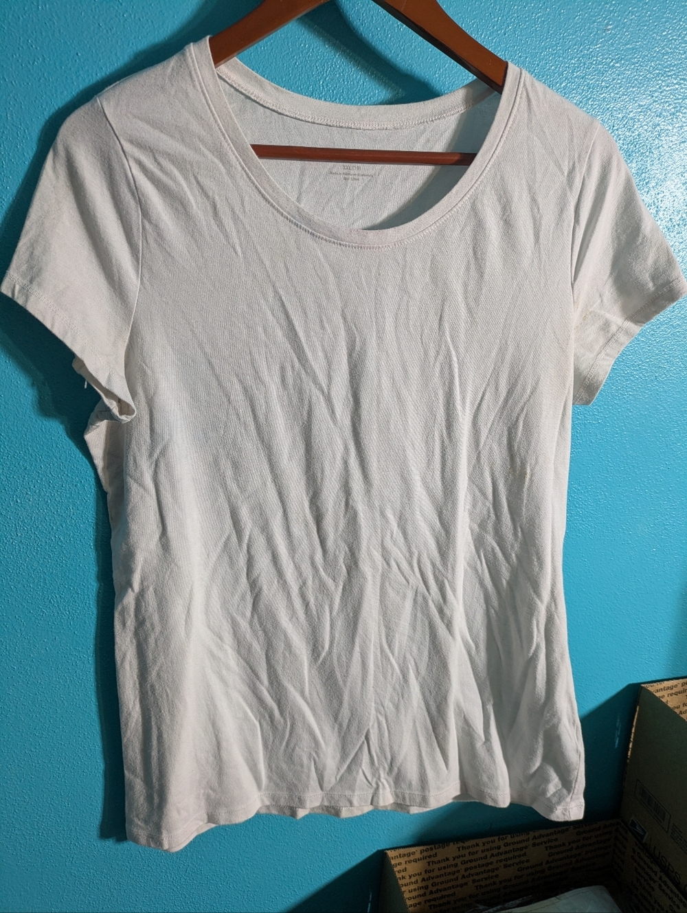 Classic White Scoop Neck Tee - Wardrobe Essential!